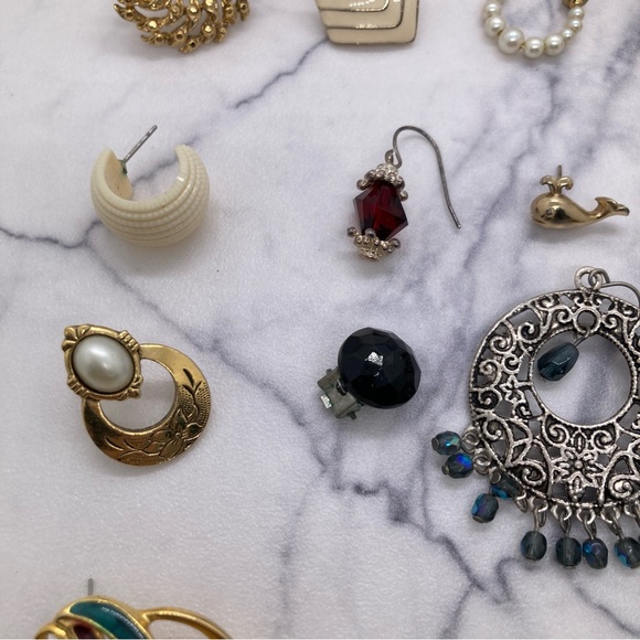 24 Single Earrings (No Pairs) Clip On, Post Back, & Hook Craft Repurpose Lot - Picture 5 of 8